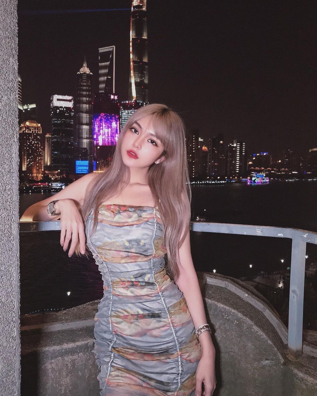 【周揚青修圖】周揚青表示自己最近的確是長胖了,更大方po出小短片,表示自己的體重已由原來的45kg(約99磅)重至50kg(約110磅)了