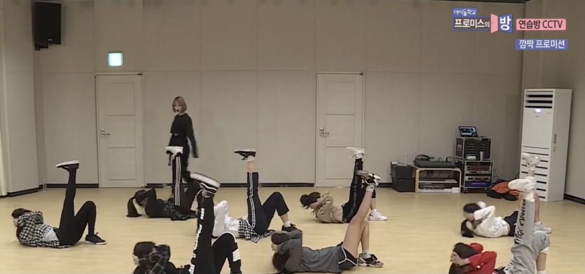 女團虐腹操step2a同樣的步驟換腳重複做~