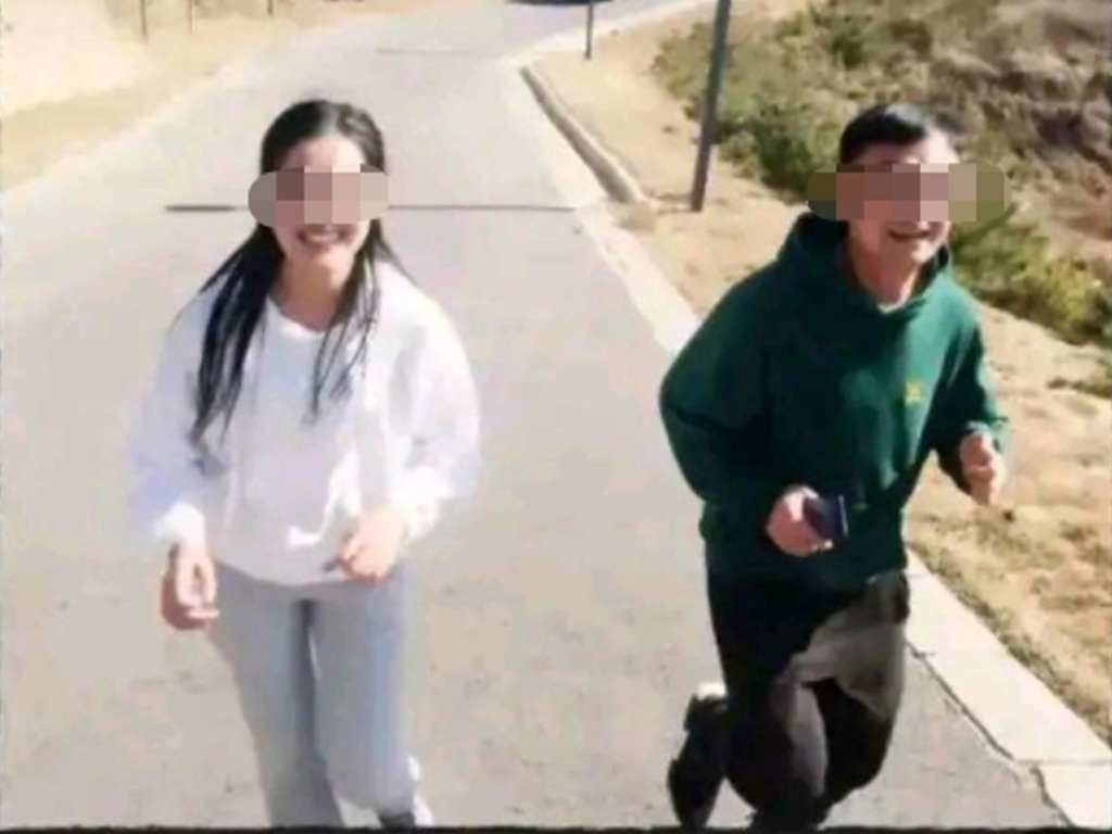 【背老公出軌】來自山西一對王姓夫婦自2011年就開始拍拖,兩人於2018年結束愛情長跑,步入了婚姻的生活,更在2019年誕下了一孩