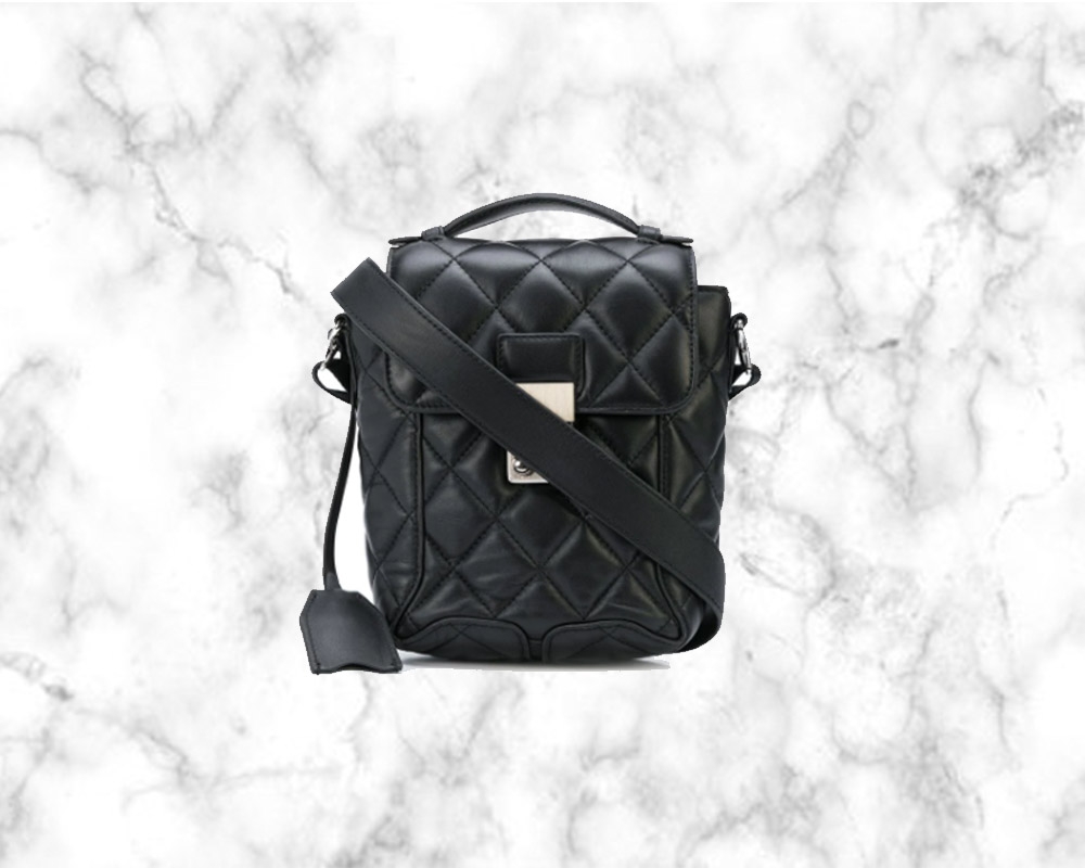 #3.1 Phillip Lim Pashli crossbody bag HK$4,959 6折優惠價HK$1,984【即按此購買】 3.1 Phillip Lim 憑著獨特型格的設計深得不少OL歡心!以為只有招牌袋款 Pashli 值得入手?這款以小牛皮打造的菱格斜揹包就顛覆了大家對 3.1 Phillip Lim 的既定印象, 今次於 24S 購物滿HK$2,000,輸入優惠碼【SINGLE22】更即享78折,2千尾就能入手一個 LOEWE,絕對抵買!<即按此購買>