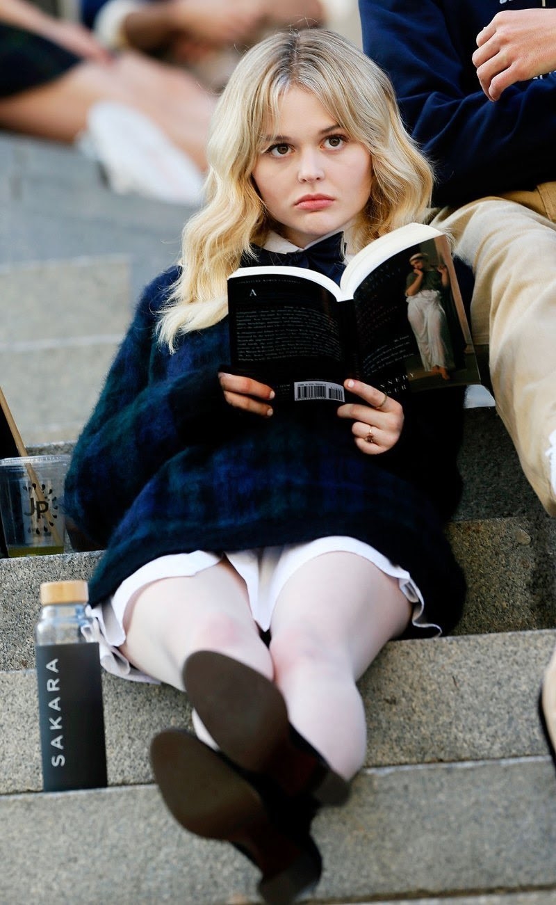 新版《Gossip Girl 花邊教主》演員造型大崩壞/今年於HBO Max播出