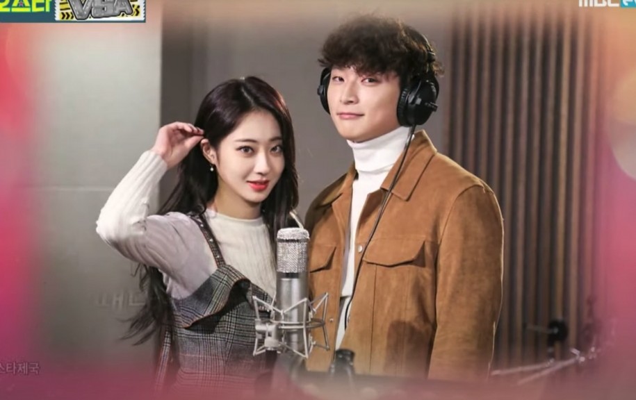 鄭珍雲和倞利在2017年曾合作推出了合唱歌《White Christmas》，還一起出演過喜劇展現了默契。然後就從前後輩身分發展為戀人，並一直秘密維持着戀人關係。女友倞利與珍雲相差約1歲，是性感女團Nine Muses的成員，因其出眾的外貌和身材也挺受歡迎。