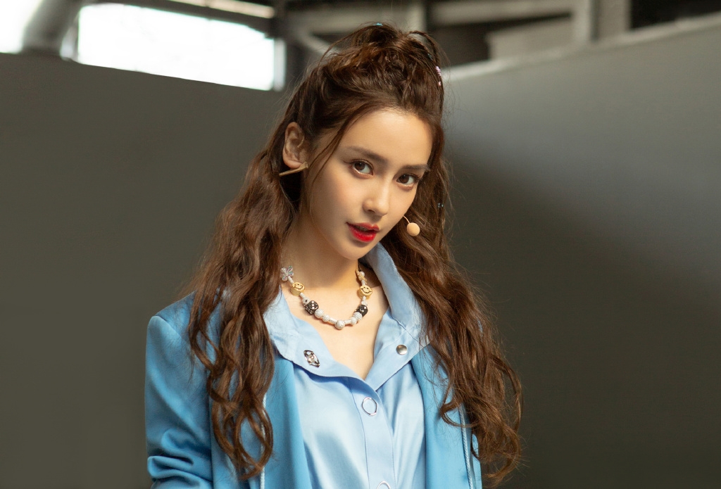 Angelababy黑眼圈殘樣曝光?法令紋顯老10歲現疲態