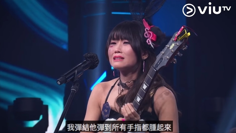 【全民造星III葉小妍】但是葉小妍仍不想離開,更哭說:「唔好,求下你呀,我會做好啲!我會好努力學,我應承你哋丫!」