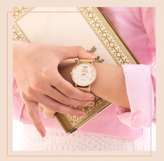 手錶收納盒開封後有人會選擇丟棄,但是這一款想必不會有人捨得把它丟掉!這個行李箱的造型除了是純白色的盒子之外, 還有皮質的手環和印有duffy logo的行李牌!超精美的盒子放著也很美~