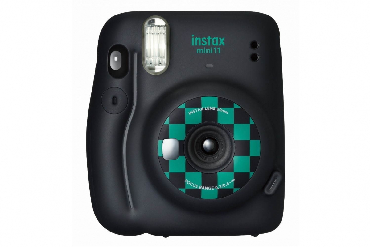 Instax相機系列自1998年推出已成為品牌的經典產品,而最新款的instax mini 11也進化成更輕巧、更薄和更圓潤的相機,設計貼合使用者的雙手,令手感更舒服。