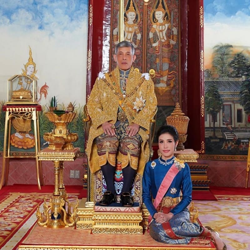 不過最近這位復寵廢妃又再次惹上是非,網上流傳著不少詩妮娜的性感不雅照片,