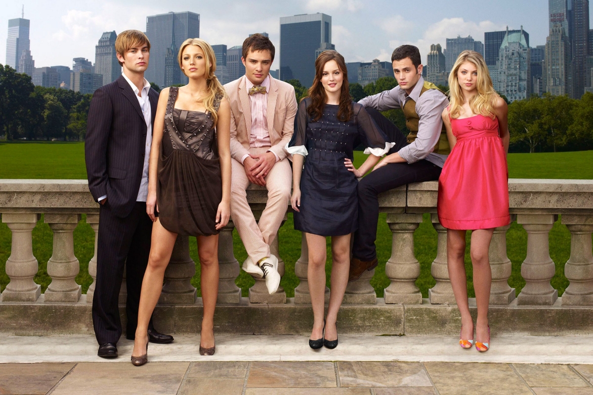 新版《Gossip Girl 花邊教主》演員造型大崩壞/今年於HBO Max播出