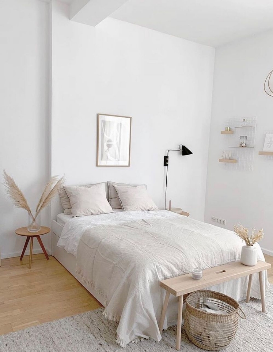 多餘的物品亦可放在小箱子內並收藏於床下以營造更寬敞的空間