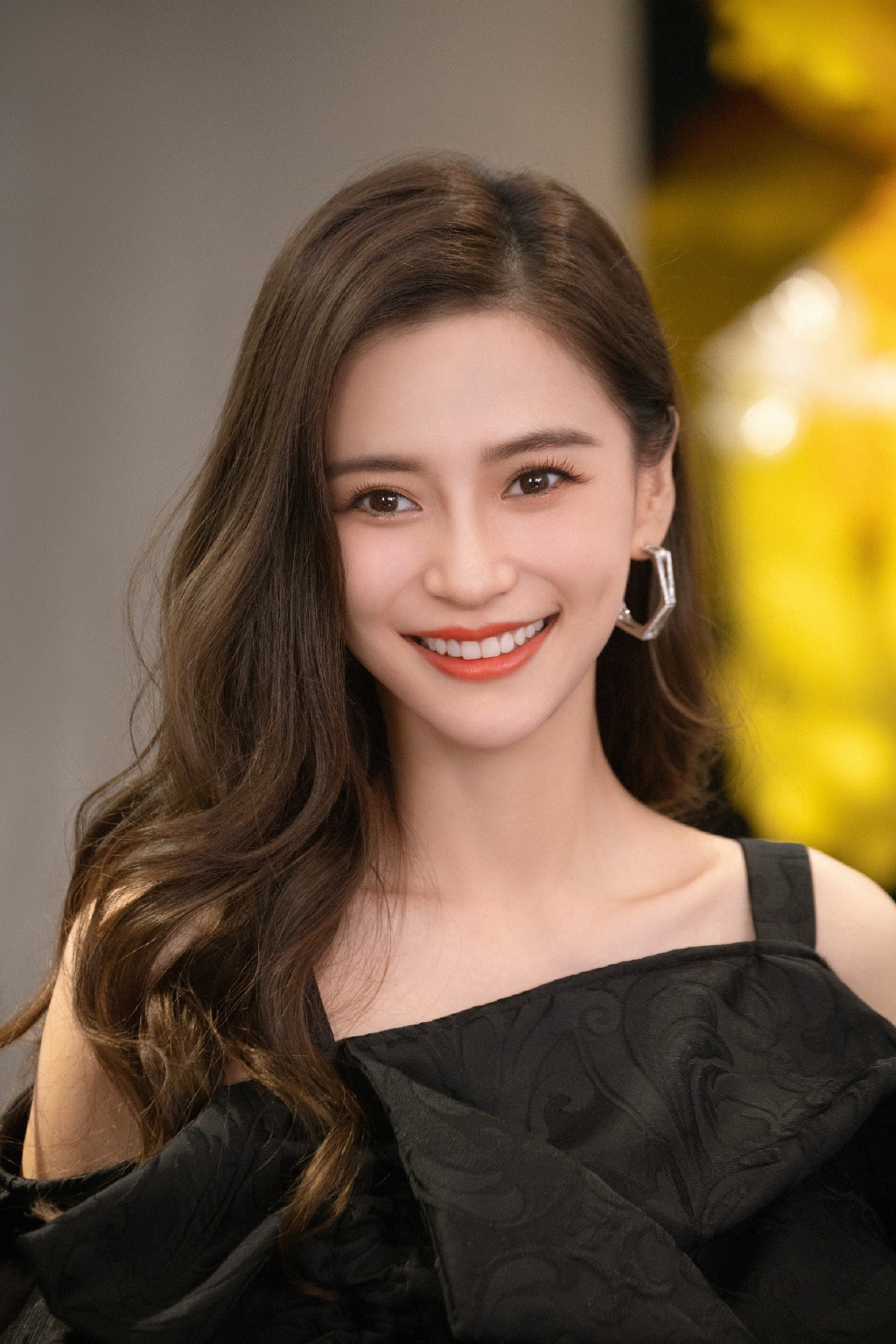 Angelababy黑眼圈殘樣曝光?法令紋顯老10歲現疲態