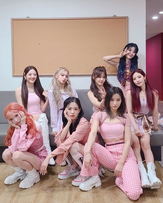 原來那些擁有11字肌的韓國女團都是這樣練出腹肌來的!fromis_9未出道的訓練瘦身影片被翻出來後發現他們的訓練都很苛刻!回看她們今天的成就真的超勵志~想要練出11字肌就要跟他們這樣做了!雖說是魔鬼式,但是動作都非常簡單,只要緊記竅門就可以了!秘訣是要求速度跟三段式掌上壓!