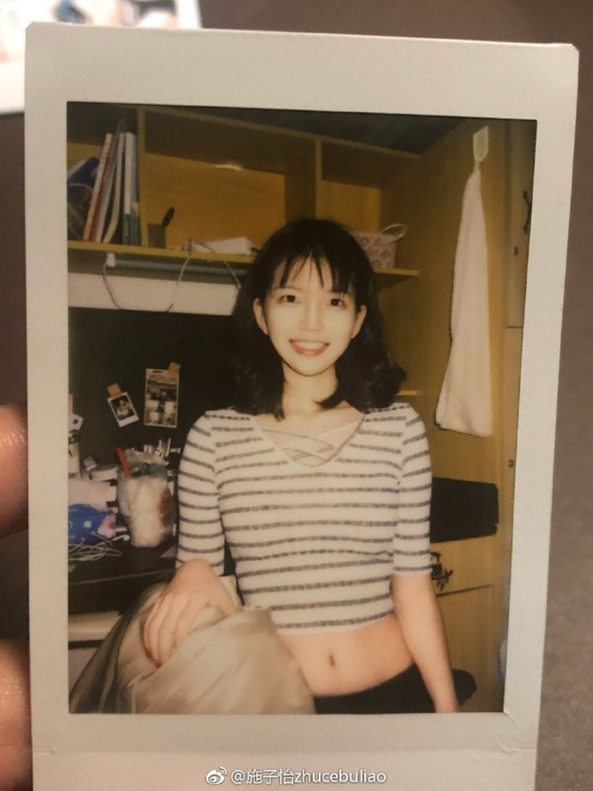 【大陸網紅濾鏡】現時施子怡的微博也遭到留言圍攻:「怎麼跟直播不一樣?」對此,她也正面回應:「每個人都有不好看的表情和角度吧!」