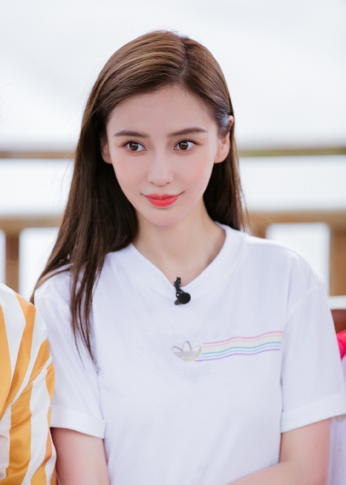 相信Angelababy的選擇可能也的確會不如早年的多。