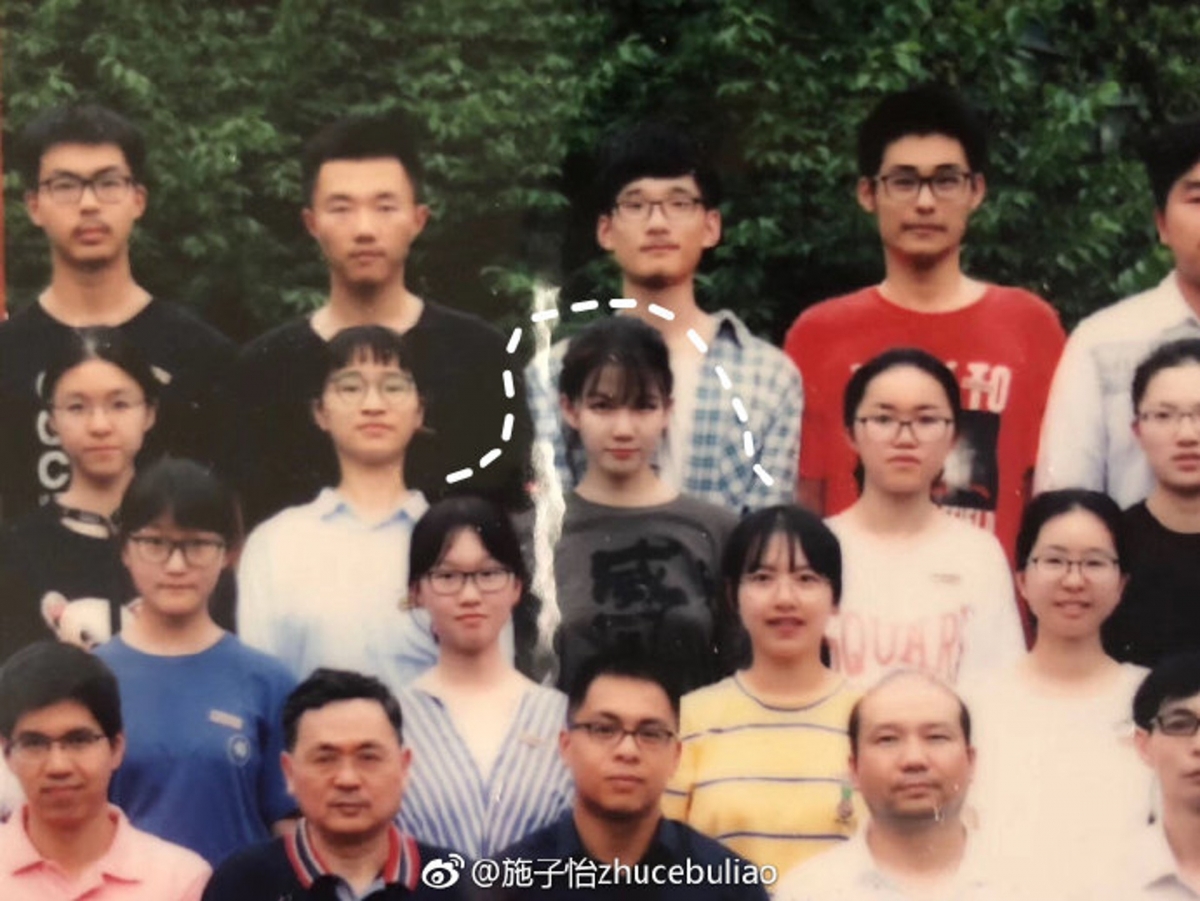 【大陸網紅濾鏡】過去「施子怡」其實有分享過她小時候的舊照,學生時期的她絕對是一個小美女,有著超精靈的大眼睛,外貌甜美可人,非常討好!