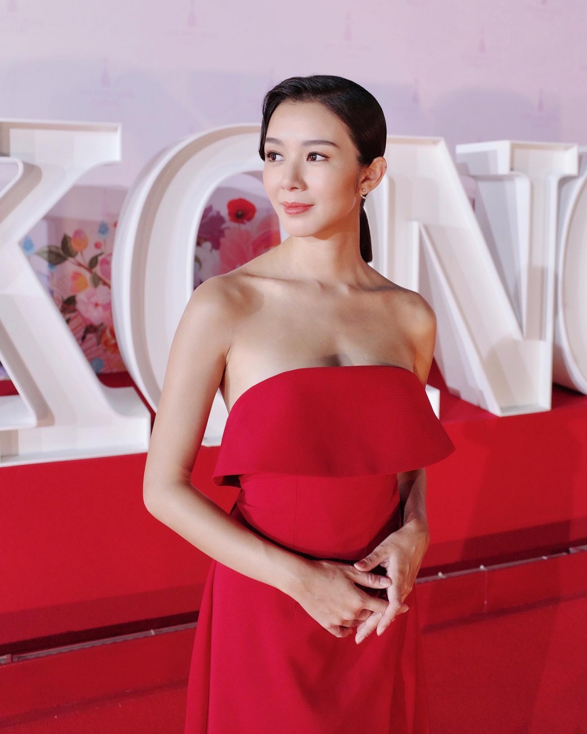 麥明詩新緋聞男友係飛機師?月薪達6位數高大靚仔完勝林作