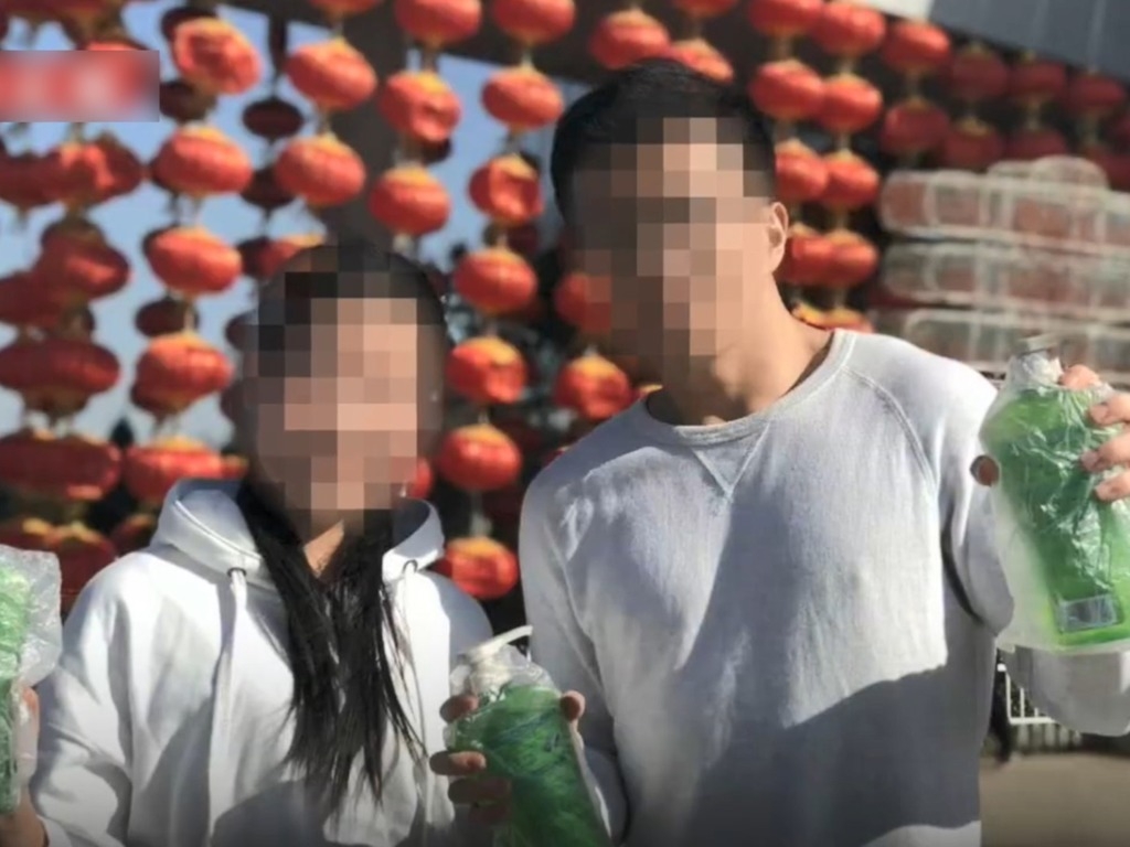 【背老公出軌】雖然老公此行動已作出了最好的報復,但是此事對他打擊也相當大,現時不時都會處於心神恍惚的狀態,有時更會無心工作,其家人也擔心他的狀況,會每天找人陪伴他身邊。