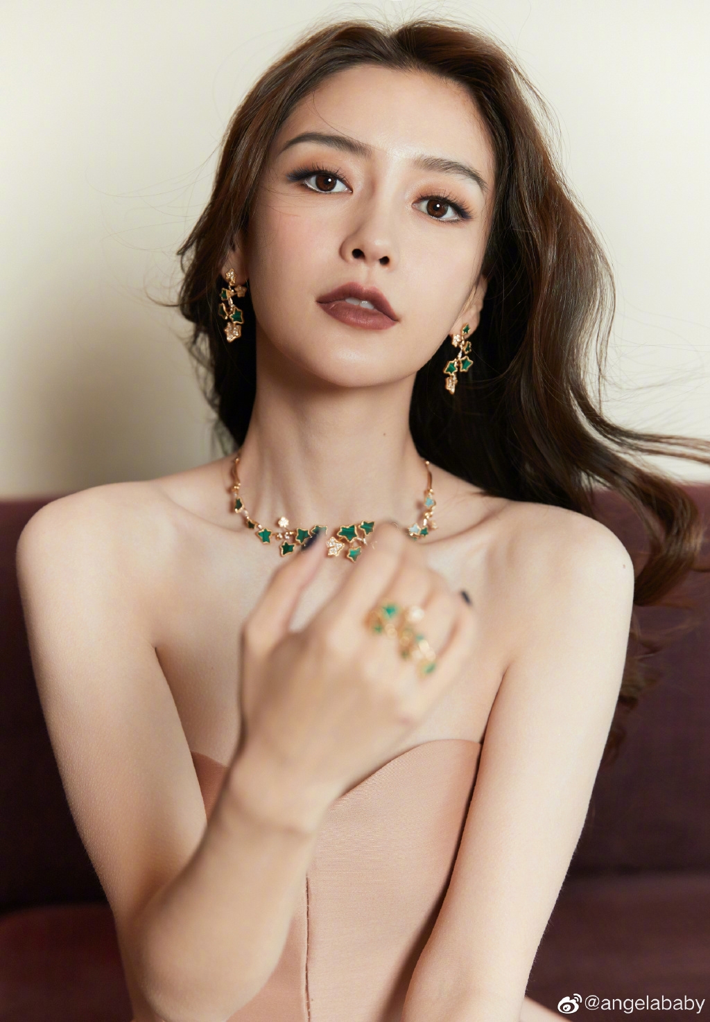 Angelababy黑眼圈殘樣曝光?法令紋顯老10歲現疲態