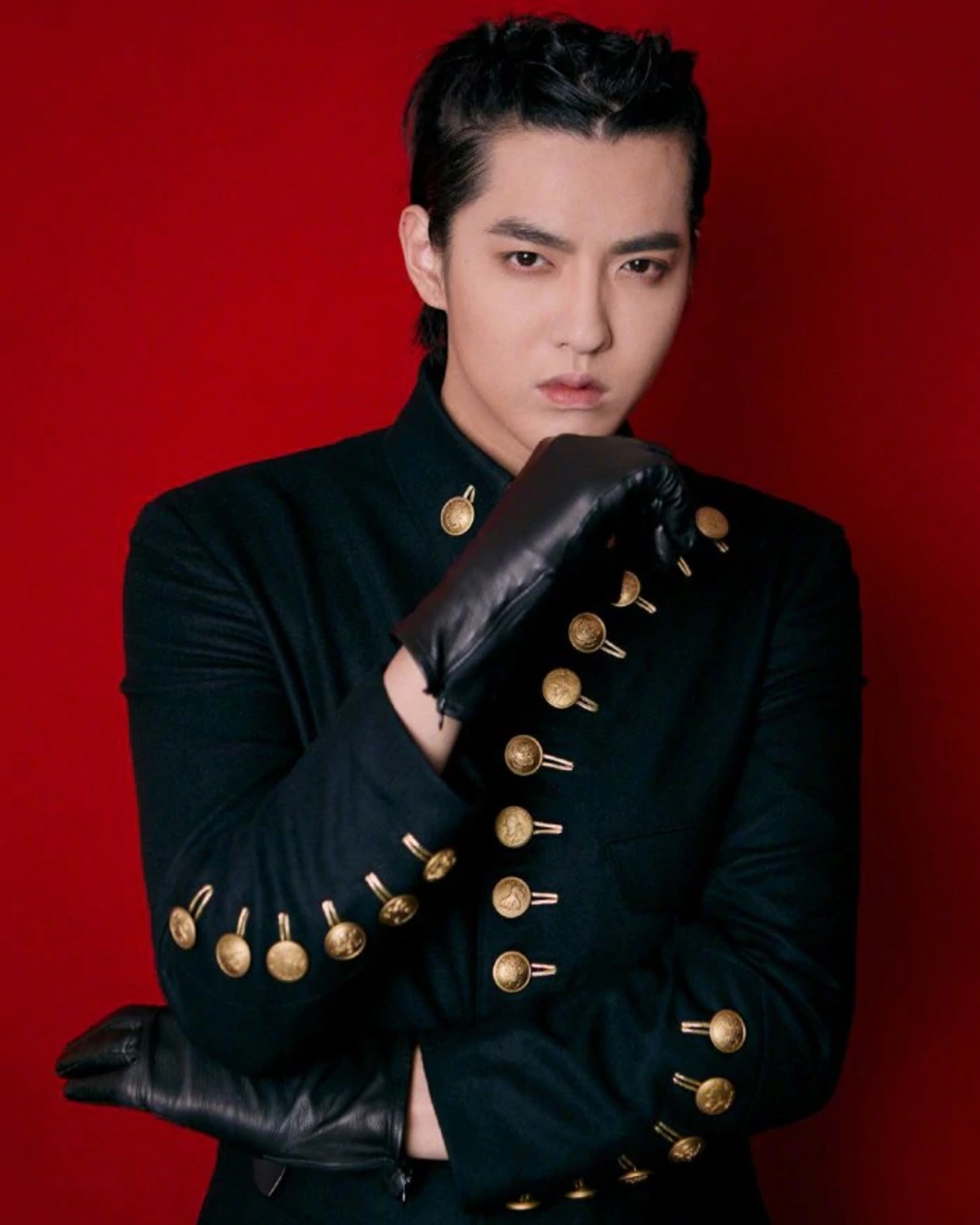 有趣的是,原來這件衣服一早已經被大陸藝人吳亦凡搶先穿著。在去年的節目《中國新說唱》