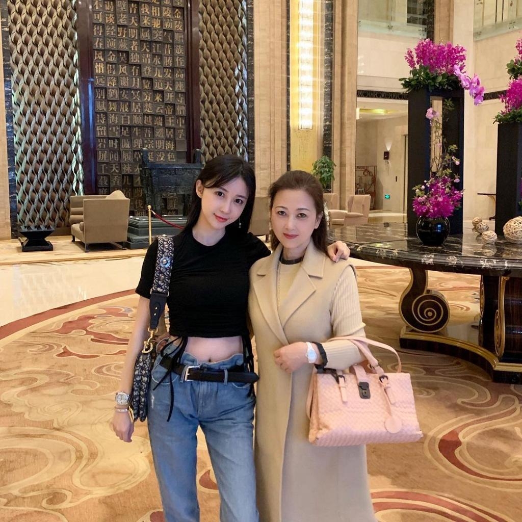 潘瑋柏老婆Luna閨蜜合照撞樣激似6胞胎!天王嫂訓練營聚會