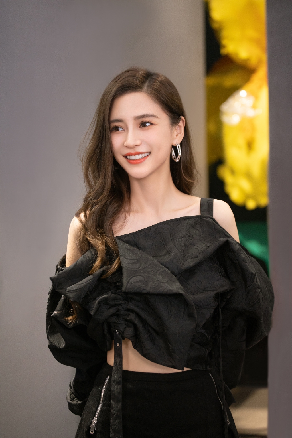 Angelababy黑眼圈殘樣曝光?法令紋顯老10歲現疲態