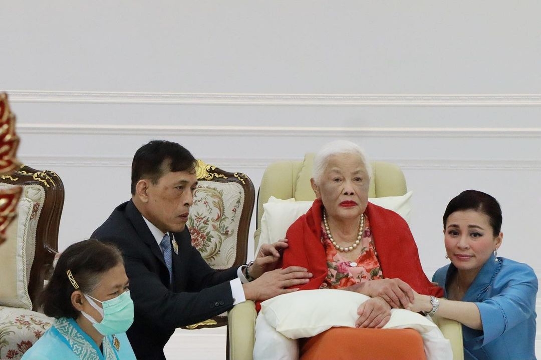 身為正印皇后的素提達,對於詩妮娜這顆眼中釘早已看不順眼