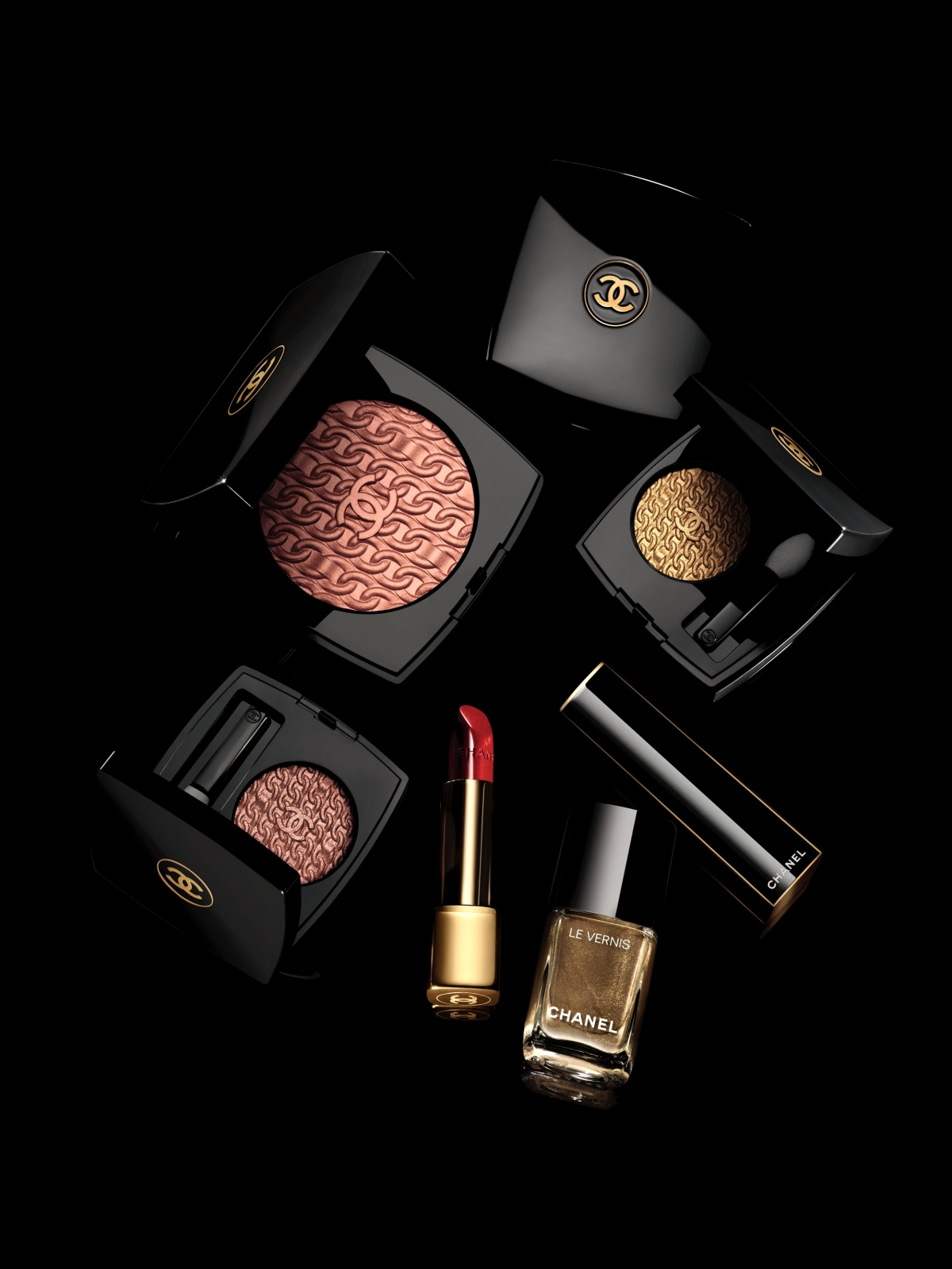 【Chanel聖誕彩妝】看完以上的「Chanel 2020聖誕彩妝系列」是不是很心動想馬上下單呢?其實每年Chanel 推出的聖誕限量彩妝品都是超級搶手,每次都很快被掃清光
