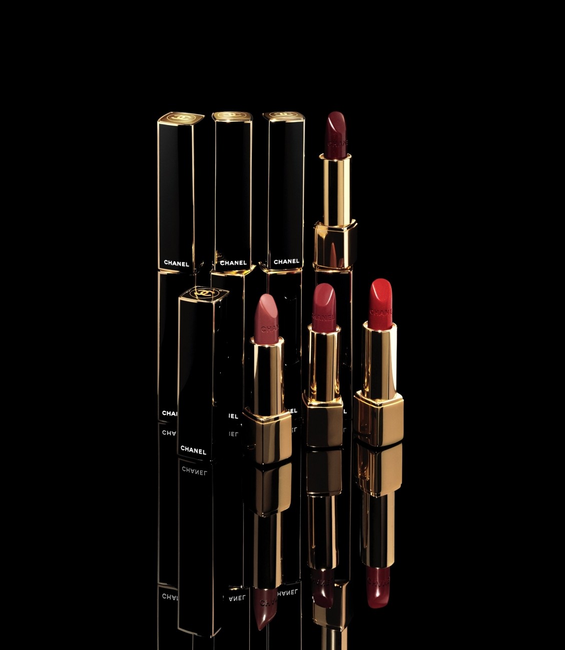 【Chanel聖誕彩妝】「ROUGE ALLURE 閃漾亮澤唇膏」注入耀目的金色閃爍粒子,為妝容帶來優雅別緻的加分位,#127 Rouge d’Or為大熱搶手款