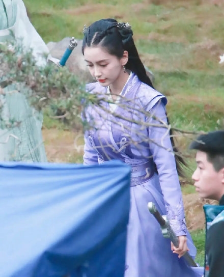 Angelababy黑眼圈殘樣曝光?法令紋顯老10歲現疲態