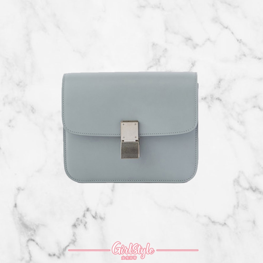 【24s名牌手袋Black Friday2020】自CELINE推出月適合亞洲女生尺寸的Classic Teen Bag後,就受到不少女生的瘋搶,長年缺貨,因而其價格也不斷提高~