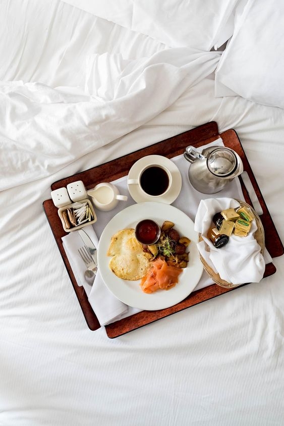 小編就為大家整合了11月不同酒店推出的 Staycation 優惠，快看下去吧！