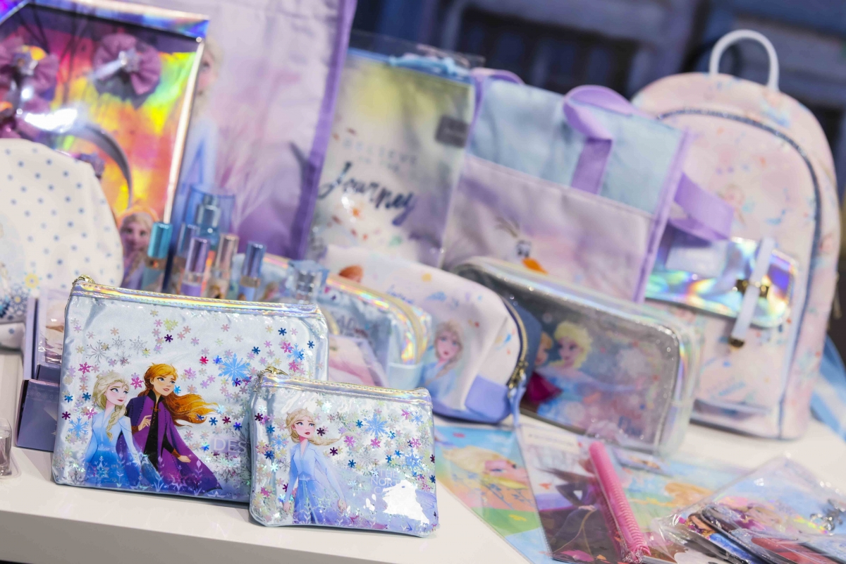 【Frozen夢幻特展】訂票購票/18,000呎魔幻世界打卡必去