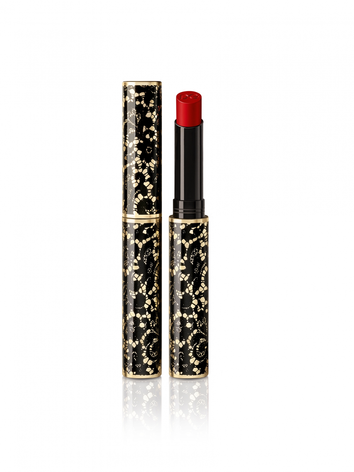 這支 Passionlips 一看外表已經讓女士們心動,在光滑金管外殼上綴以 Dolce&Gabbana 標誌性黑色蕾絲