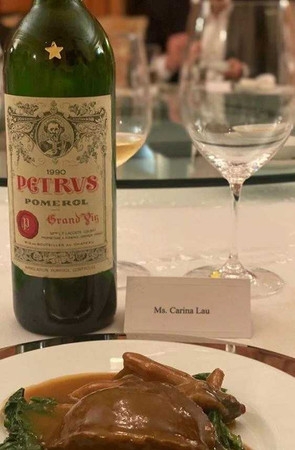 諸如到訪日本米芝蓮星級食府或以價值4萬元的波爾多紅酒Petrus配鮑魚