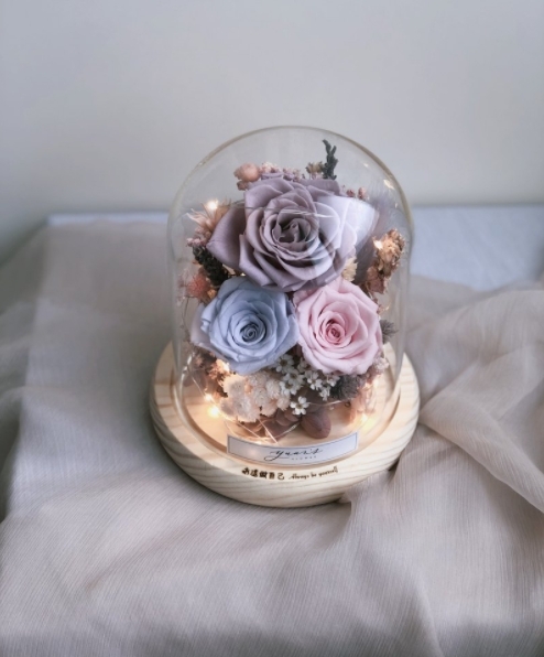 【花束推薦】下次如果想男生送花束給你,不如考慮這個充滿浪漫且夢幻滿分的紫玫瑰吧!快把這篇發給你男友,告訴他紫玫瑰的浪漫花語吧