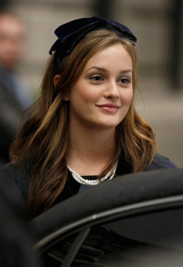 新版《Gossip Girl 花邊教主》演員造型大崩壞/今年於HBO Max播出