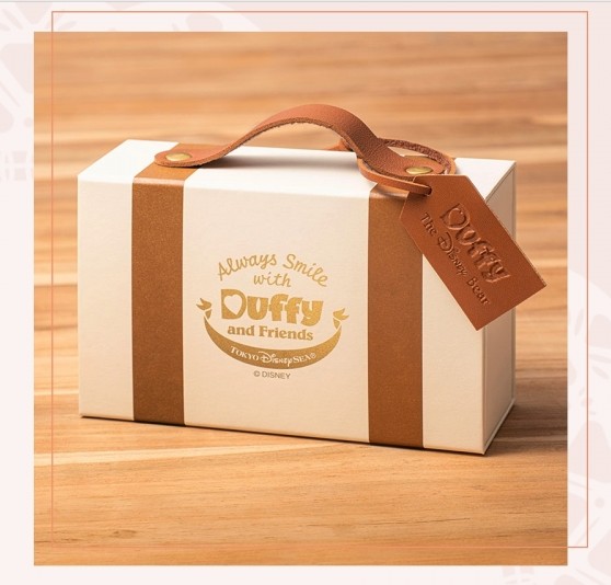 細看秒針也有超別緻的設計位!秒針用了一個水手標誌「錨」的圖形,讓你感覺生命每秒都在向前一樣,像是寄予生命每秒都充滿意義和生氣!其實這次聯乘主題是珍貴的旅程,所以連收納盒也是行李箱的設計!