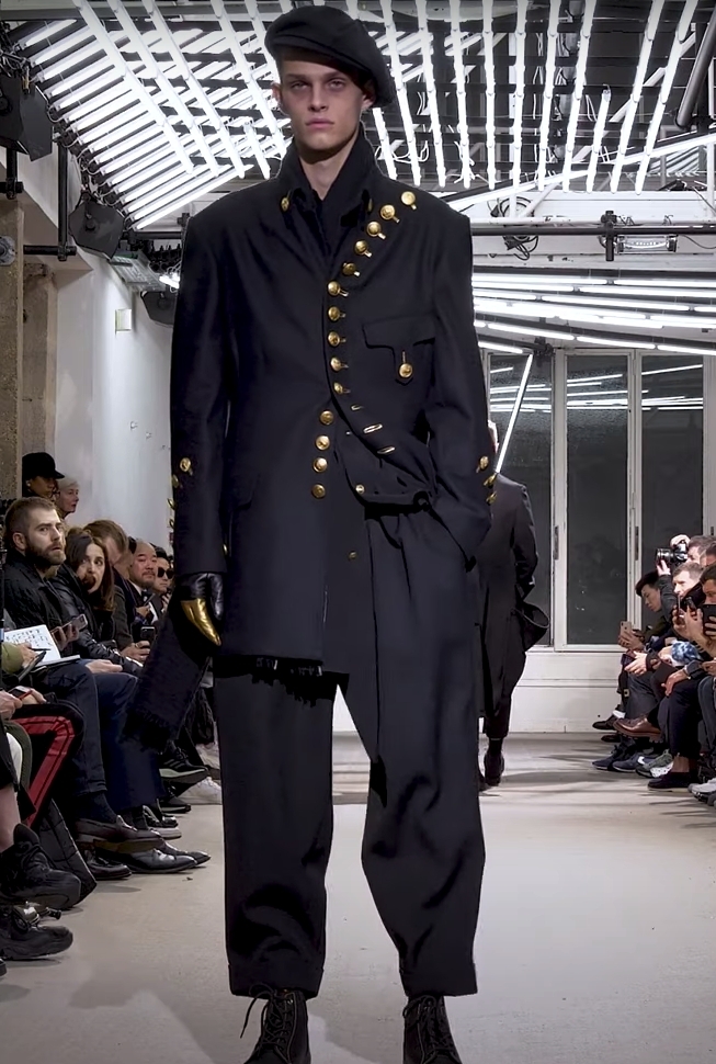 日本殿堂級設計師山本耀司之手,於2019年的秋冬系列登場