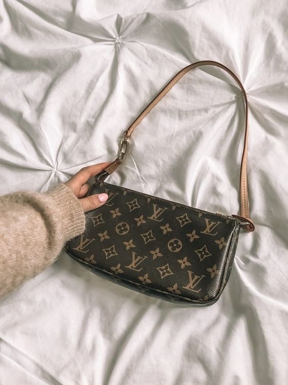 法國經典時尚品牌 Louis Vuitton (LV)更是近年大受歡迎的精品品牌之一,