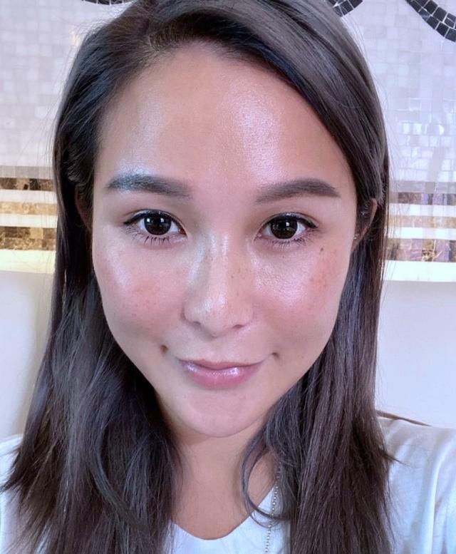 洗米嫂Heidi亦無懼PO出素顏照,力證素顏的她依然京索到爆,即使臉上有小雀斑,但是洗米嫂卻表示是老公洗米華喜歡她臉上的小雀斑