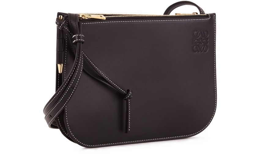 LOEWE Gate double zip clutch HK$7,950 優惠價HK$6042
