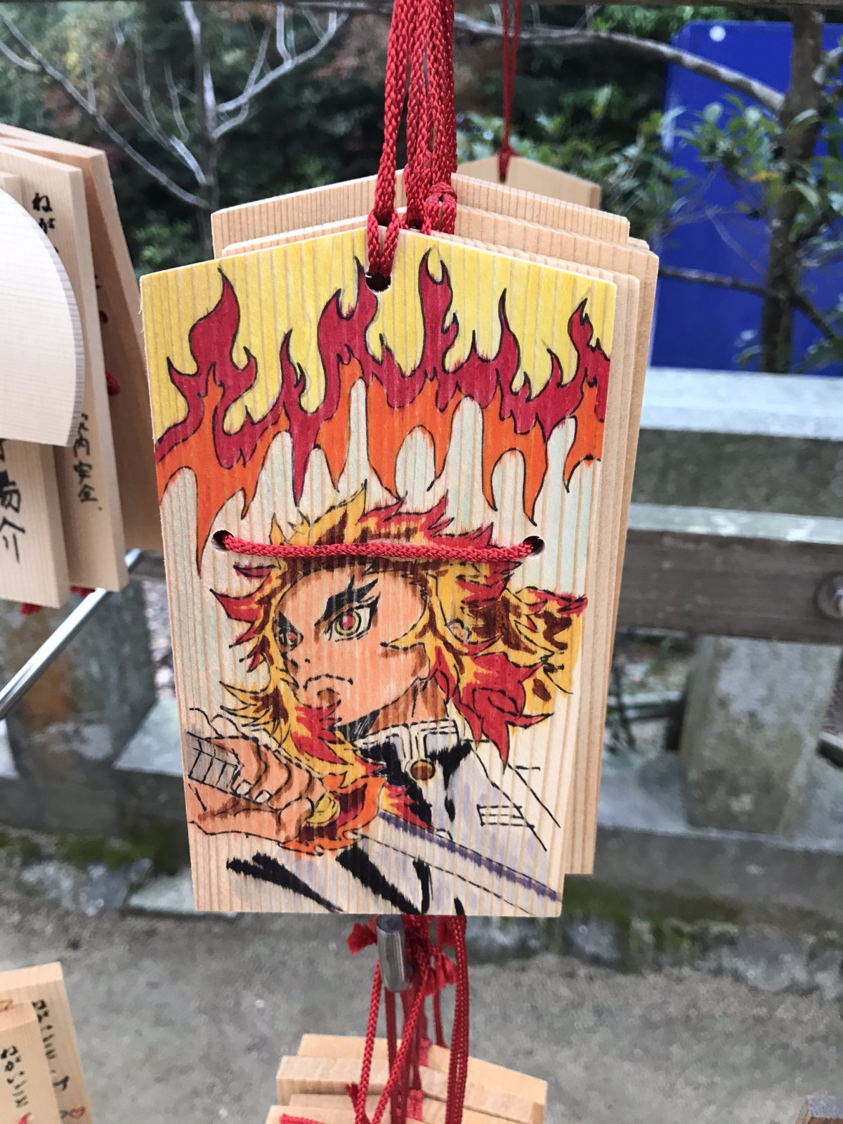 神社內更有不少畫功精湛的鬼滅粉絲即席畫上各式各樣的鬼滅風繪馬