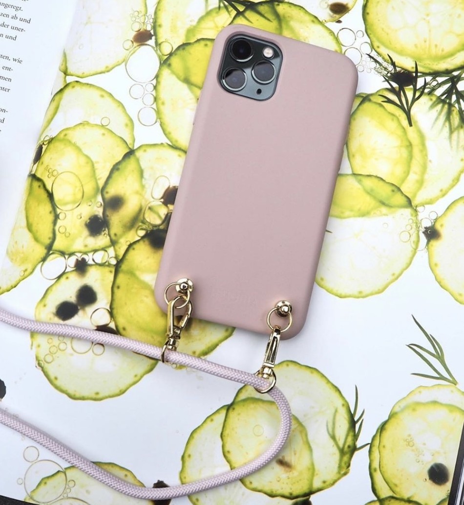iphone12電話殼19Iphoria也是外國牌子,而推介的款式也是掛頸款的電話殼!最特別的是這品牌的Necklace Case「項鍊掛頸手機殼」的那條鏈也有精心設計,而且款式繁多!