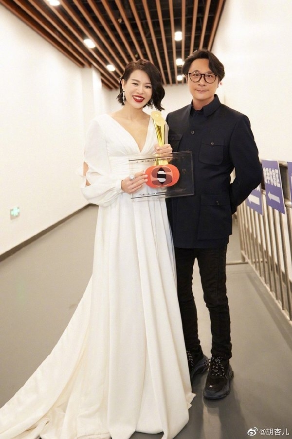 胡杏兒更稱吳鎮宇為師傅,因當年一起拍攝《衝上雲霄》時,吳鎮宇教了她很多東西,如今真的無負他的教導。在他手上得獎真的很有意義。她更想起昔日工作,更稱「無tvb無胡杏兒」,答謝出身的「娘家」。