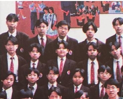 【香港男明星學生相】別看黃宗澤現時有著高瘦的身型,原來小時候的他可是一個小胖子,相信你在以下的班照中絕對是認不出他來吧!