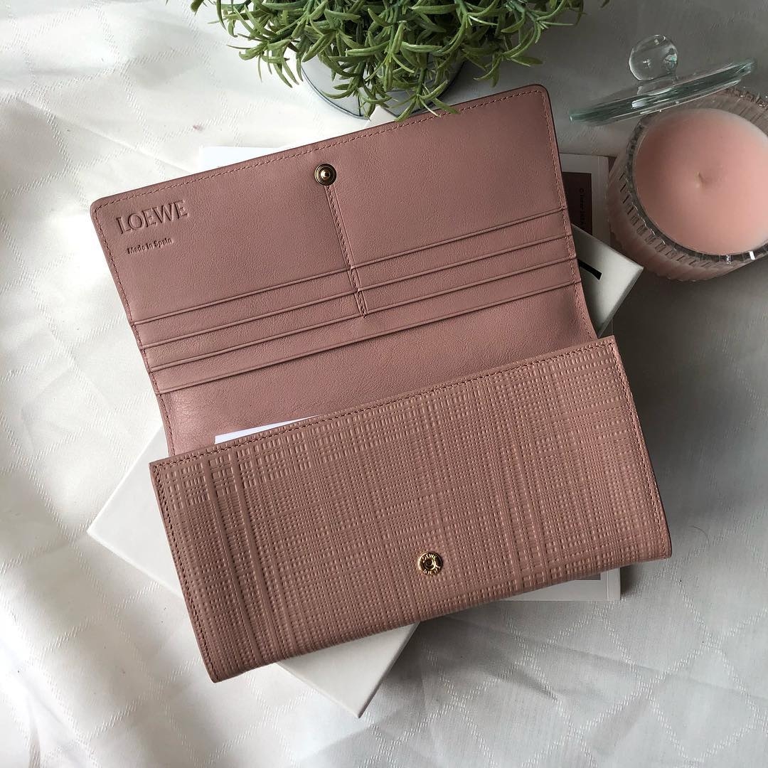 LOEWE 針織紋扣式長夾 乾燥玫瑰粉