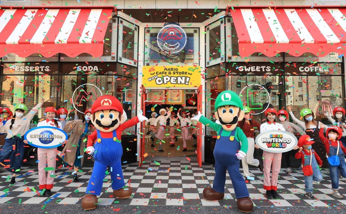 咖啡廳開設在SUPER NINTENDO WORLD之外的好萊塢區域內,有不少紀念品供購買!最讓人興奮的就是造型可愛的特色美食!
