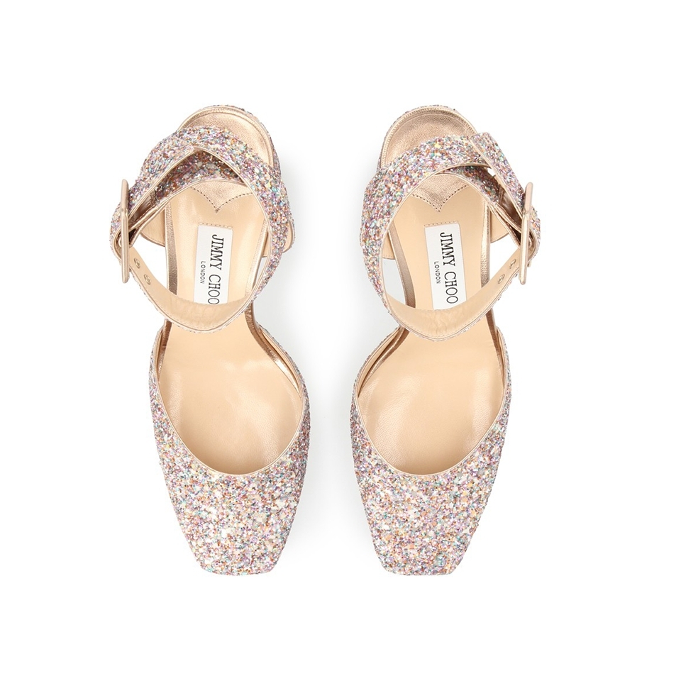 【Jimmy Choo婚鞋】最後這雙鬆糕款的水鑽高跟鞋同樣是近年很搶手的款式,以粉嫩色作主色,飾以彩虹閃鑽大大提升華麗感!