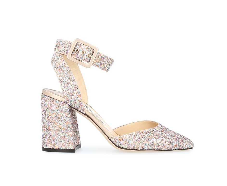 【Jimmy Choo婚鞋】最後這雙鬆糕款的水鑽高跟鞋同樣是近年很搶手的款式,以粉嫩色作主色,飾以彩虹閃鑽大大提升華麗感!