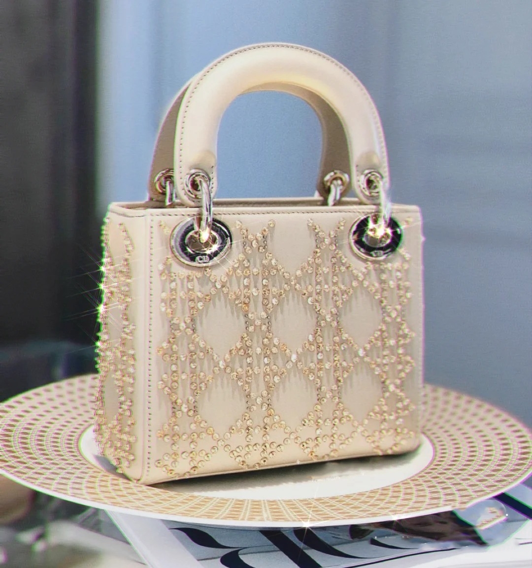 Dior手袋價錢款式推介/Lady Dior白金色圓珠刺繡手袋