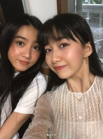 木村光希和木村心美晉身模特兒界,身形體態的管理不可缺少,不過原來木村家的規矩真的非常嚴格!木村心美在直播時曾透露家中很早吃晚飯:「早上9點半起床,下午3點全家就吃晚餐。」